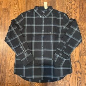 Men’s AE Button Down Size L...Slim Fit